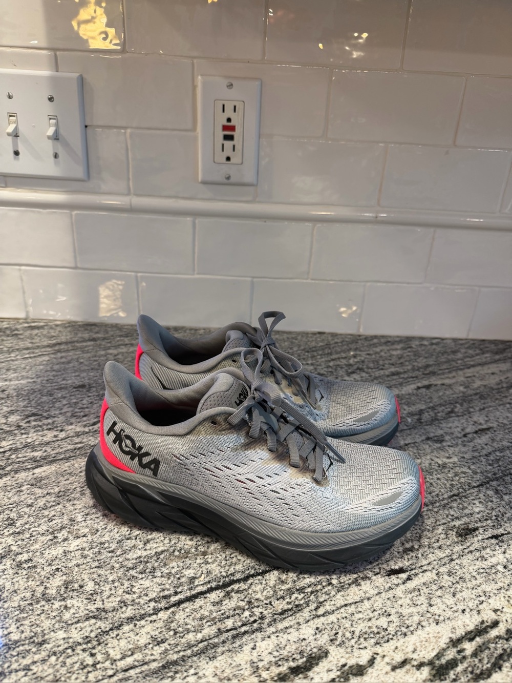 Women’s Hoka Clifton 8 Size 5